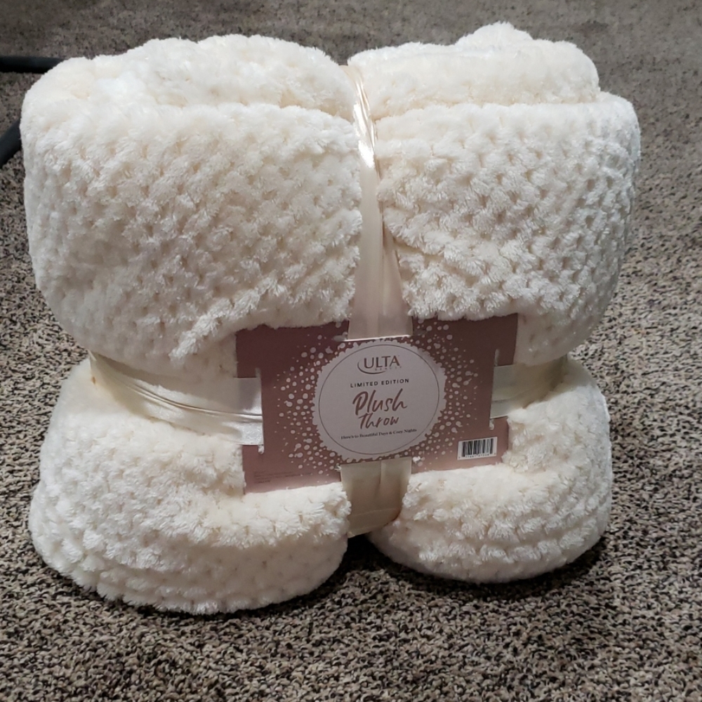 NEW Ulta limited edition Plush throw